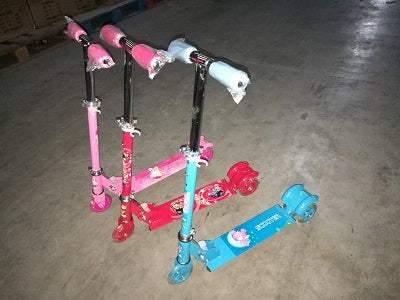 508PCA PATIN LLANTA CON LUZ (8Ppz/caja)